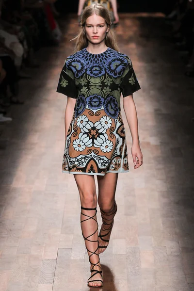Look 12
